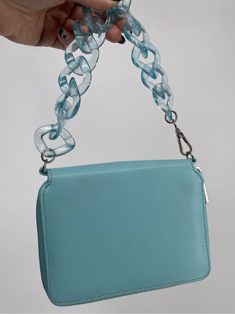 Light Blue Wristlet Purse W/ Plastic Chain Style Strap Card Slots / Organizers